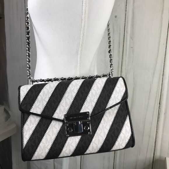 Michael Kors Medium Rose Flap Shoulder Bag NWT - Picture 7 of 8